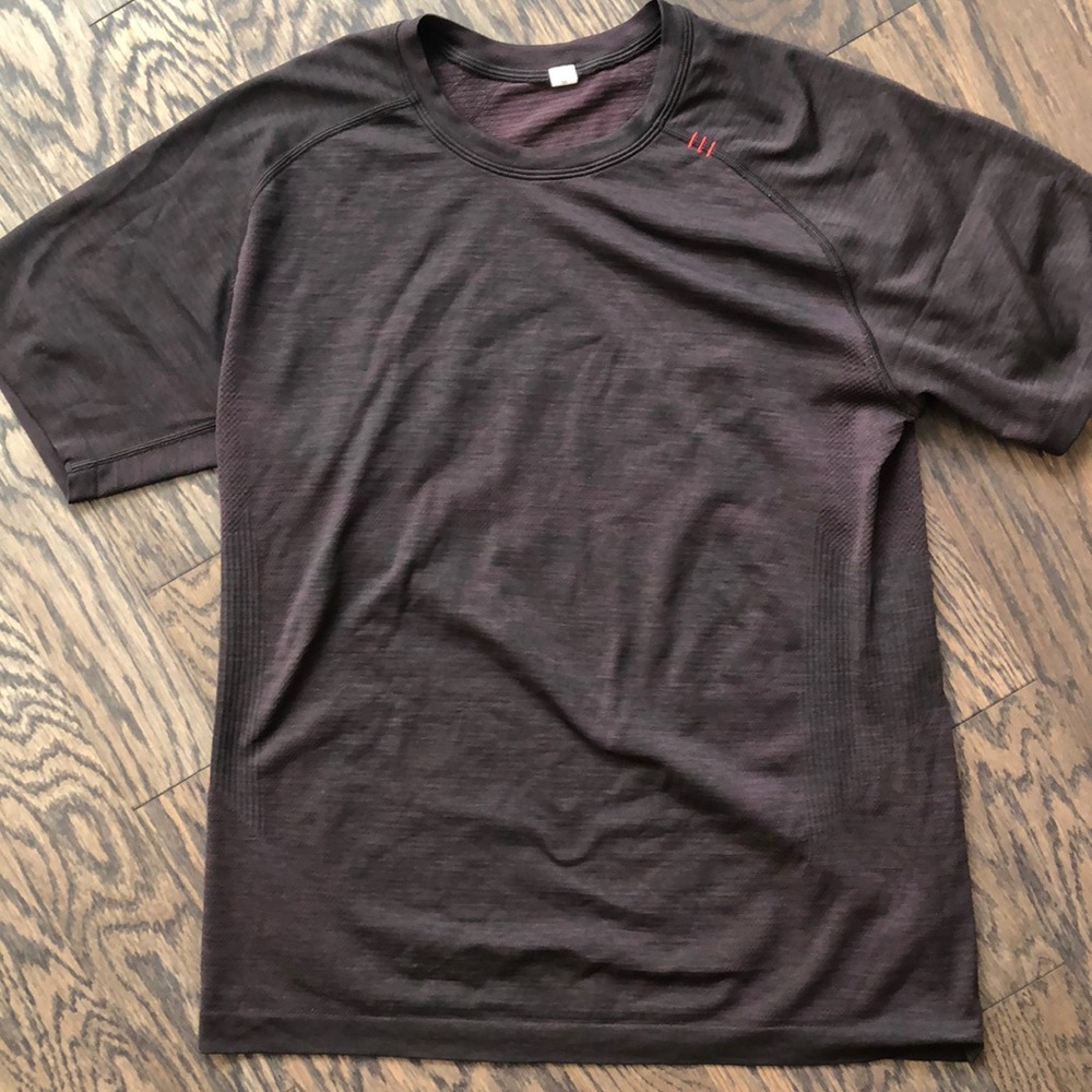 Lululemon metal vent T-shirt